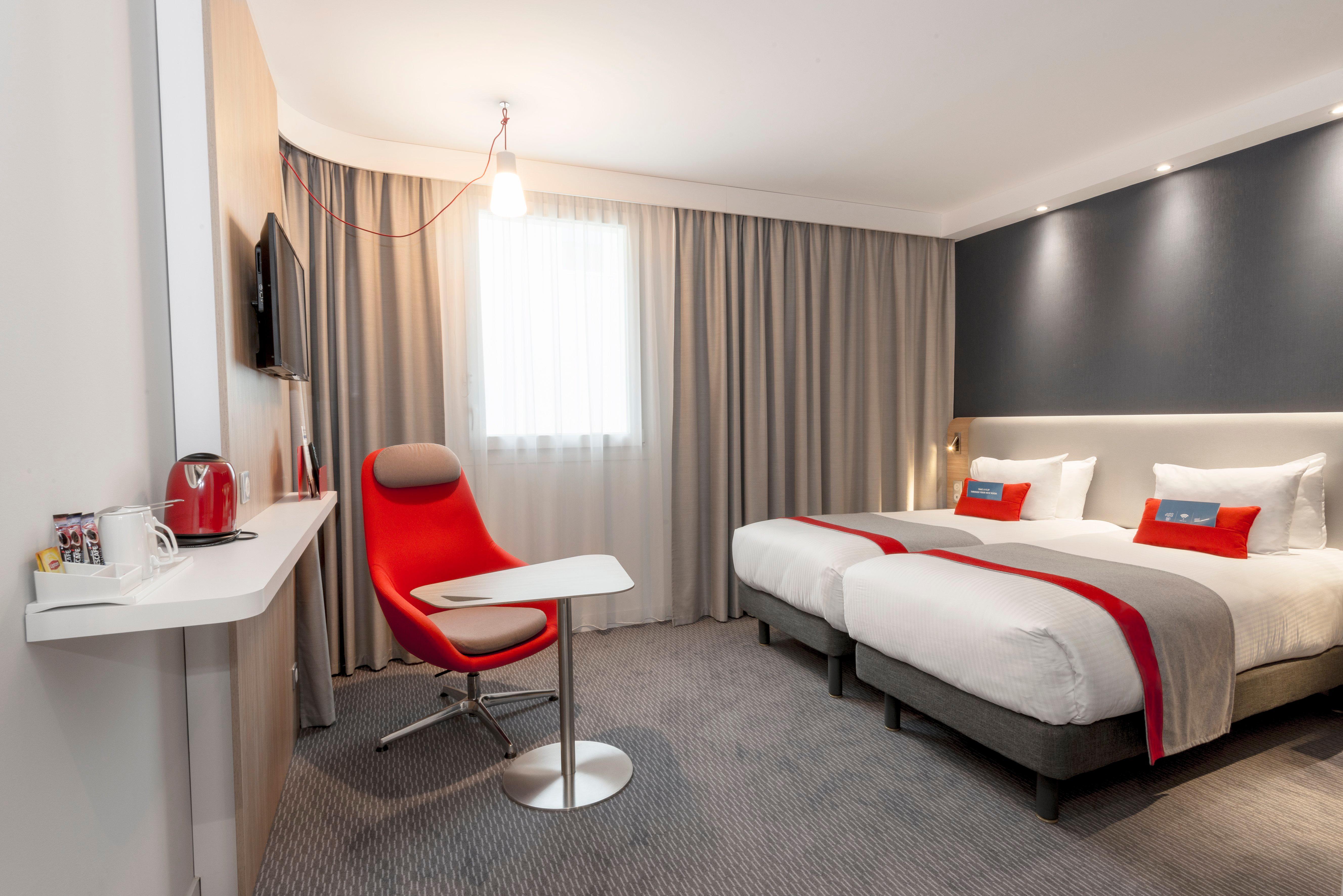 Holiday Inn Express Paris - Velizy, An Ihg Hotel Екстер'єр фото