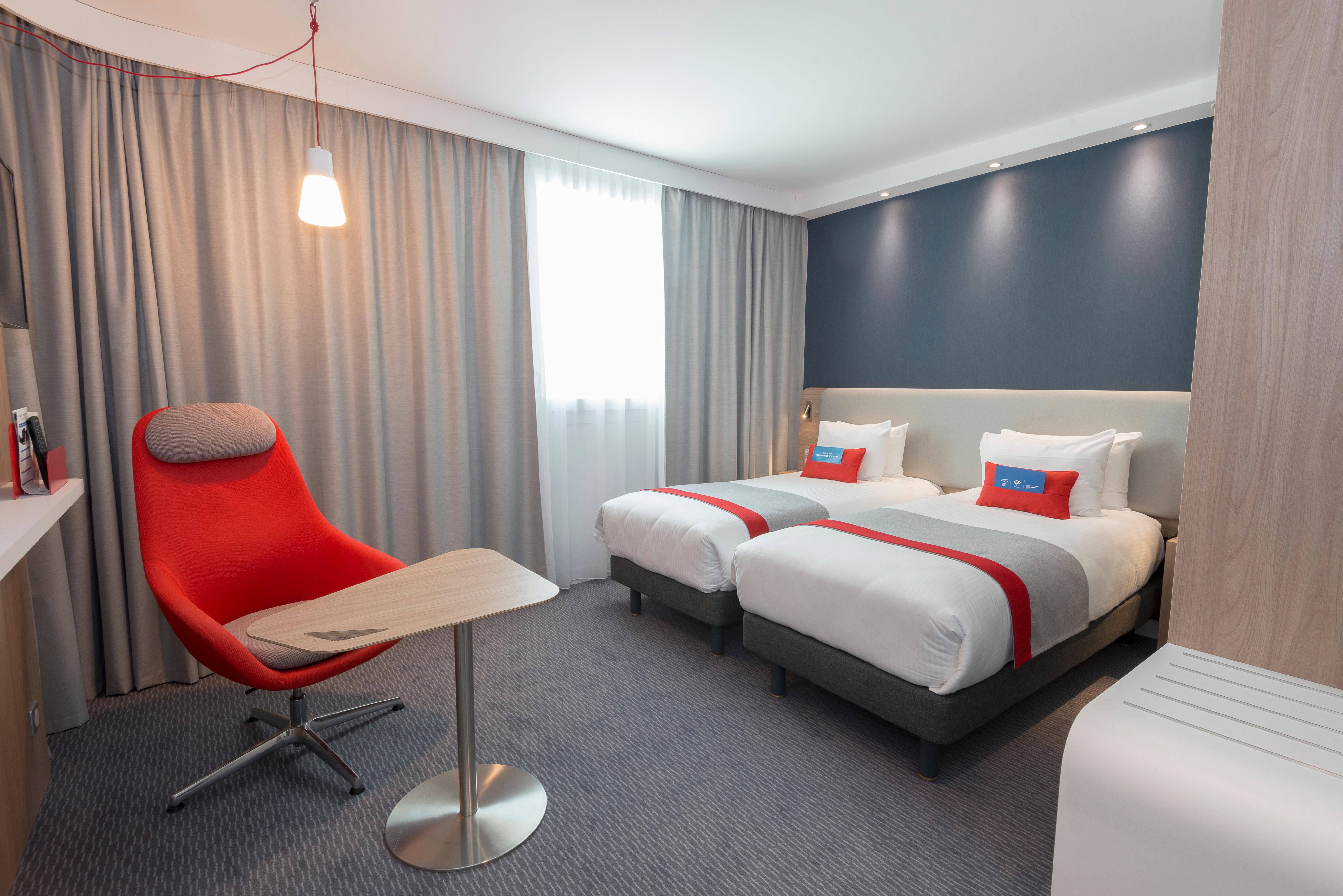 Holiday Inn Express Paris - Velizy, An Ihg Hotel Екстер'єр фото
